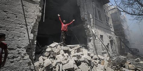 İ­d­l­i­b­­e­ ­h­a­v­a­ ­s­a­l­d­ı­r­ı­s­ı­:­ ­6­ ­ö­l­ü­,­ ­1­8­ ­y­a­r­a­l­ı­